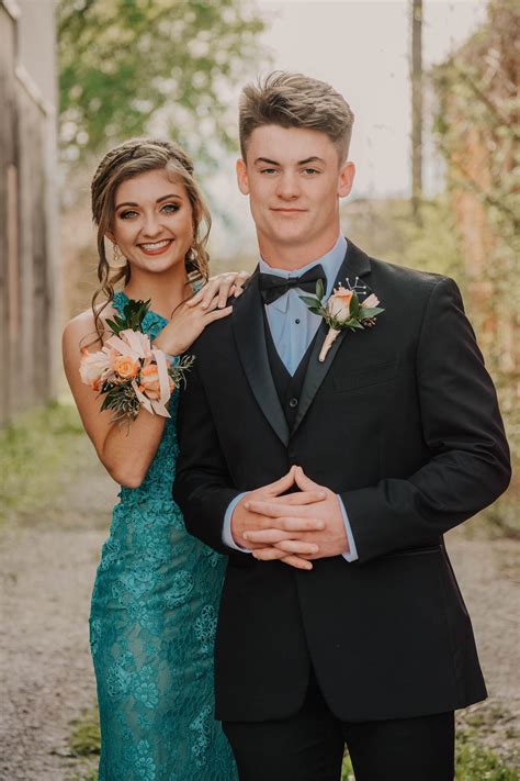 cute couple prom pictures|cute prom poses for friends.